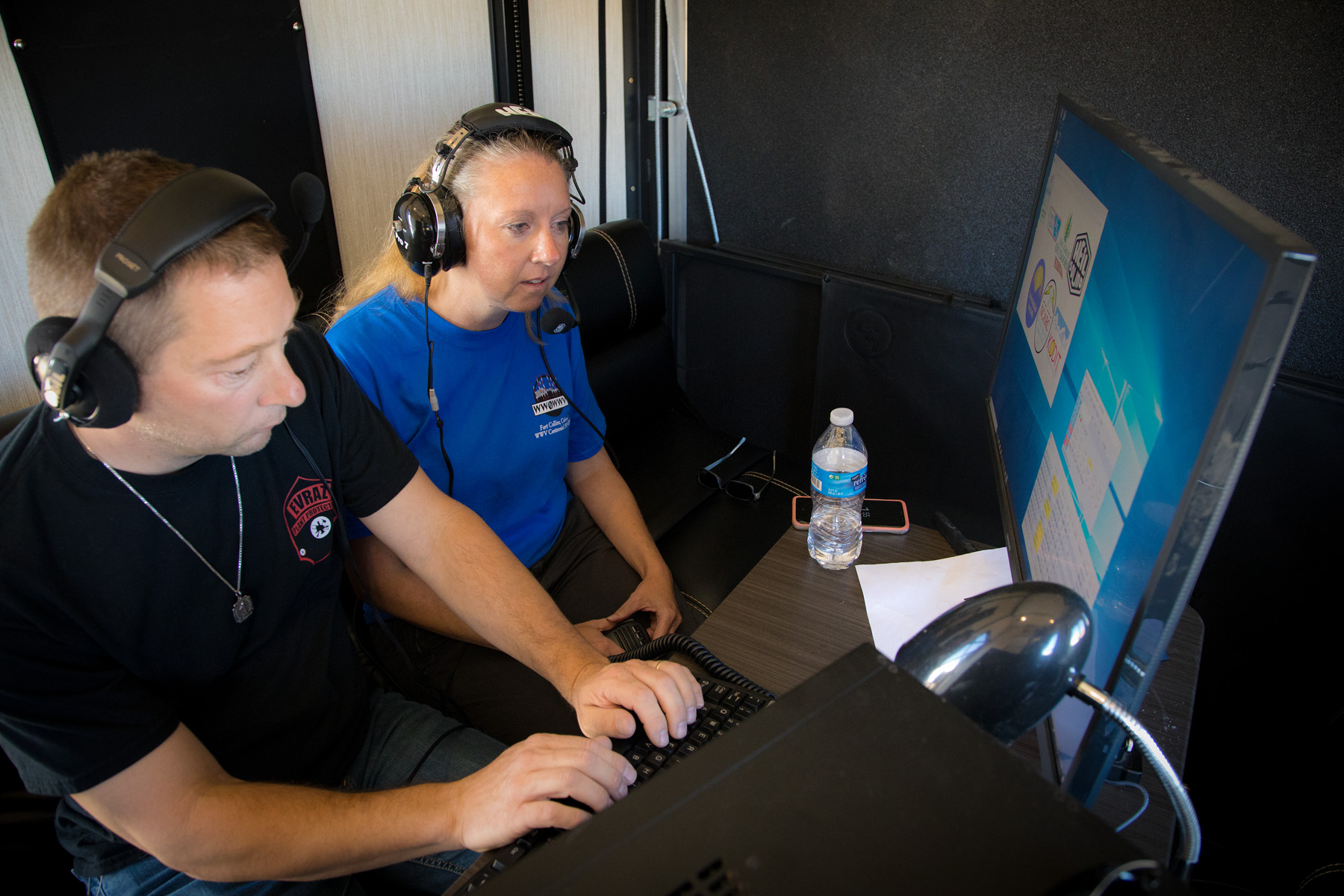 Jeff Carrier, K0JSC, and Amanda Alden, K1DDN operating 20 meters.